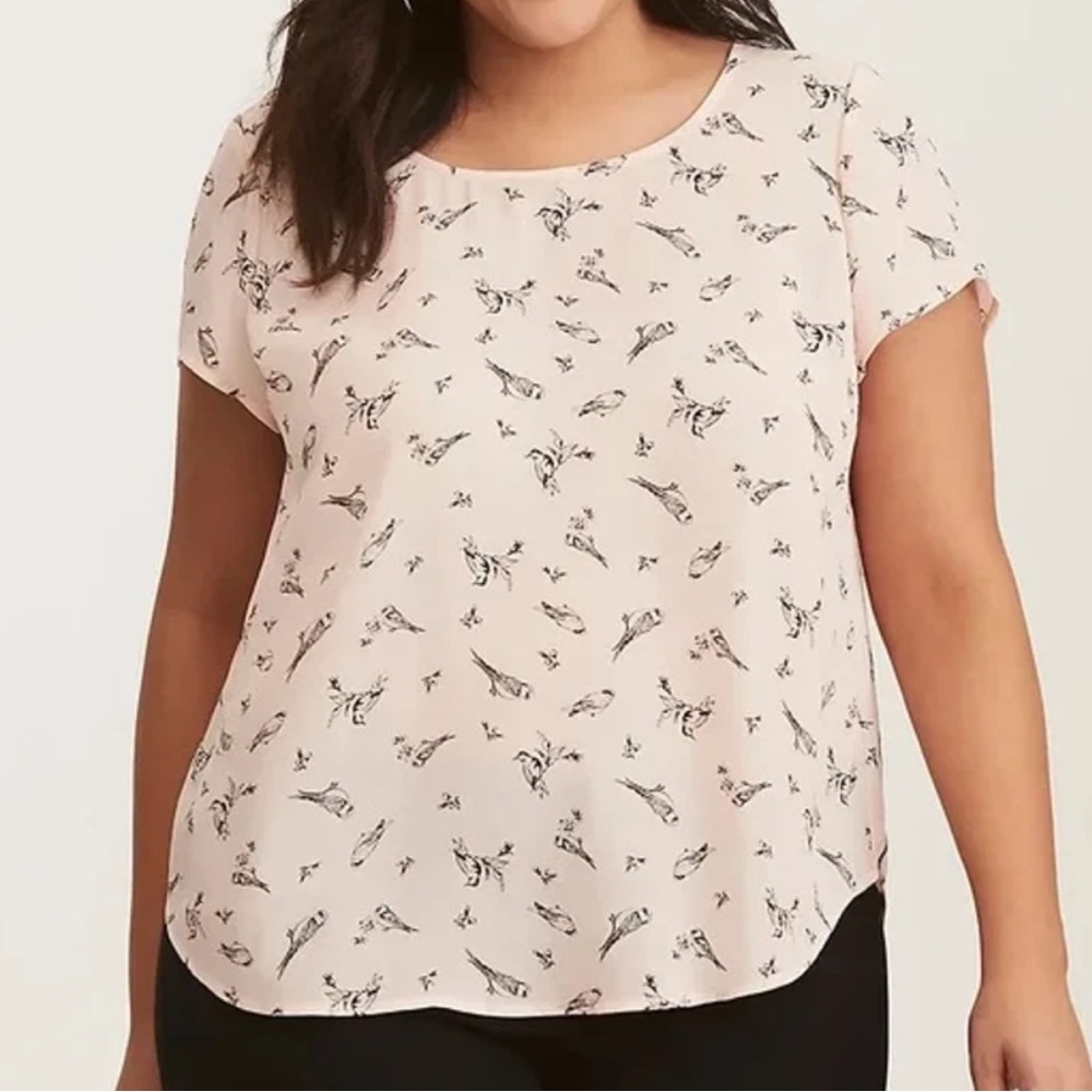 Torrid Abbey Georgette Bow back Bird print Blouse  Blush Pink size 2 (2X)